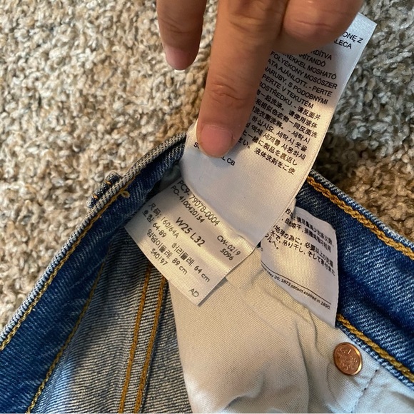 Levi's Premium Ribcage Straight Jeans in Size 25 - Picture 5 of 15